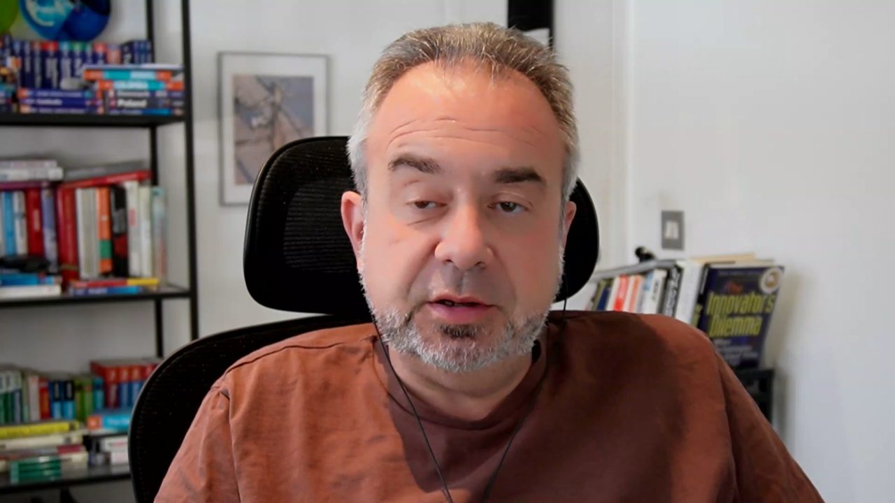 Video still of Dean Bubley outlining his indoor wireless workshop